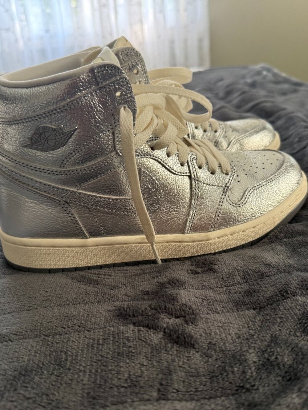 Nike Silver High Tops - Picture 4 of 5